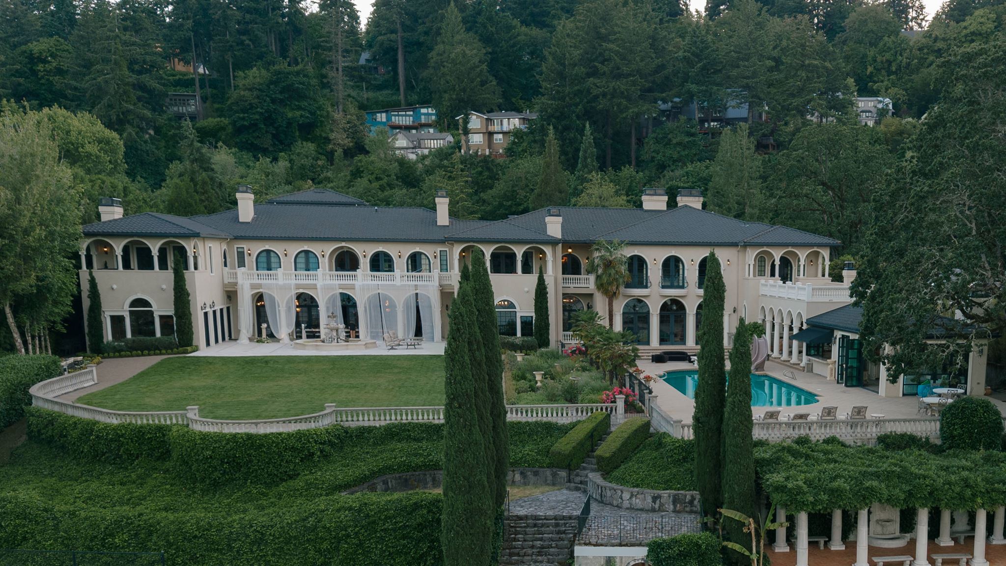 Palais de Leon pool