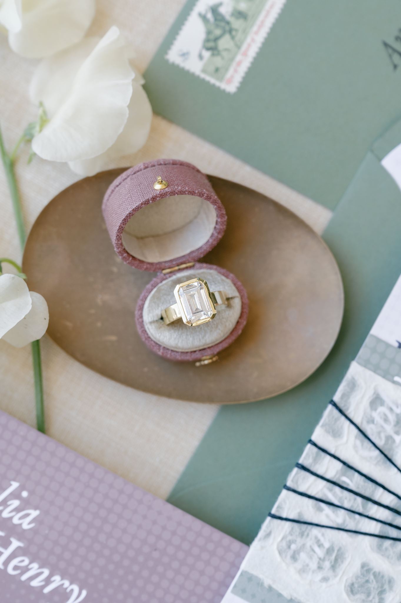 Elegant wedding invitation suite